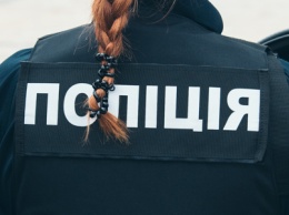 Скандал на Бессарабке в Киеве: полицейские задержали женщину, которая снимала их на камеру
