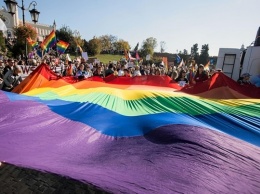 В Киеве люди в масках напали на сторонников ЛГБТ: подробности конфликта
