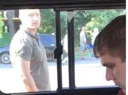 Киевская полиция освободила похищенного парня из плена военкомата (фото, видео)