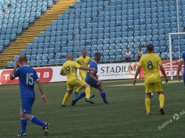Мэры городов Украины и Словакии провели футбольный матч на одесском «Черноморце»