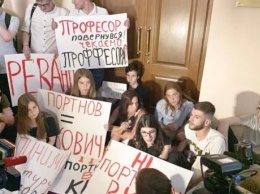 Студенты объявили сидячую забастовку против назначения Портнова профессором
