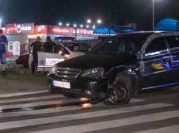 В Киеве на проспекте Ватутина перевернулся Chevrolet: водитель пытался убежать