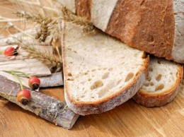 Хлеб не всему голова: специалисты назвали продукты, способные разрушить зубы