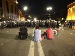 Из-за протестов в Грузии пострадали более 50 человек, а один журналист потерял глаз