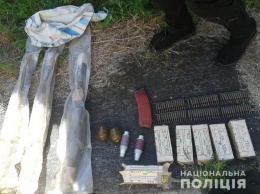 В Станице Луганской и Михайлюках правоохранители изъяли арсеналы боеприпасов. ФОТО
