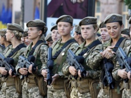 Военные показали женскую униформу ВСУ