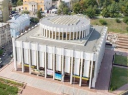 Зеленский переезжает с Банковой в Украинский дом