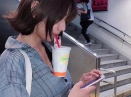 Что такое "Bubble tea challenge" и почему девушки ставят стаканы на грудь