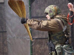 «Не убьет, не покалечит»: Вооружение Росгвардии опозорило выставку оружия ФСВНГ