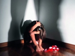 "Ребенок плакал, обе ноги которой были помещены в...": всплыли страшные подробности издевательства над маленькой девочкой