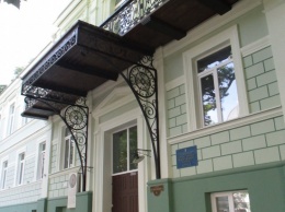 Загадочная реставрация: балкон Дома Маразли восстановили, но не полностью