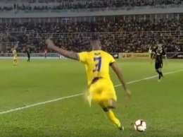 В Кубке Малайзии был забит гол со штрафного со своей половины поля