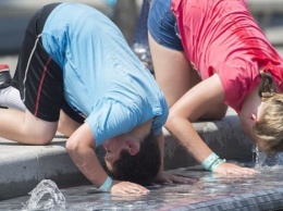 "Мыть надо, а не проветривать": харьковчанки придумали пикантный способ спасения от жары
