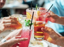 Медики трубят об опасности: 8 продуктов, которые запрещено запивать алкоголем