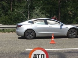 В Украине разбили первый электромобиль Tesla Model 3