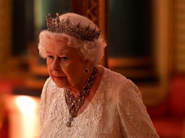 Королева Елизавета II поразила мир ярким нарядом: таких красок не стоит стесняться, учитесь модницы