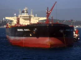 Более миллиона тонн грязной российской нефти уже два месяца находятся на танкерах и не могут найти покупателя