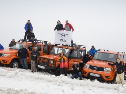 УАЗ отметил 45-летие экспедиции на Эльбрус новым восхождением