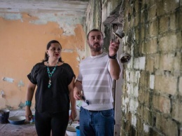 Жители Приволья просят народного депутата Сергея Рыбалка отремонтировать крышу детского сада