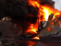 Под Киевом горят склады с секонд-хендом