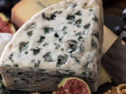 Новый рекорд Гиннесса: редкий голубой сыр продали на аукционе за огромную сумму