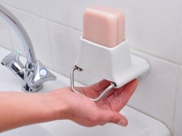 Ученые призывают не отказываться от мытья рук мылом и антисептиками