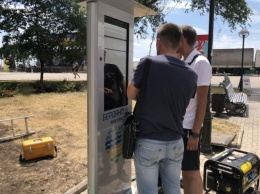 В центре Бердянска начали устанавливать инфобоксы (ВИДЕО)