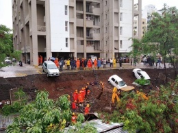 В Индии рухнула стена вокруг дома: 17 жертв