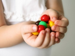 Ученые: дети едят много сладкого, что скажется на их питании в будущем