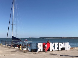 ''Найди отдыхающего'': в сети показали провальный туристический сезон в Крыму