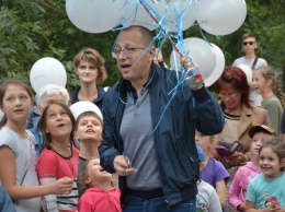 Геннадий Гуфман приносит праздник во все дворы Днепра: фоторепортаж