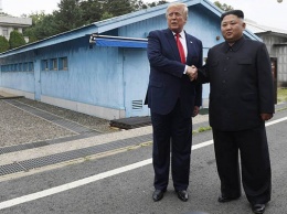 Трамп и Ким Чен Ын встретились на границе двух Корей
