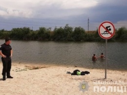 Полицейские выгоняли купальщиков из Горячки