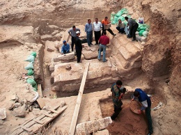 Засуха в Ираке: из воды показался древний дворец (фото)