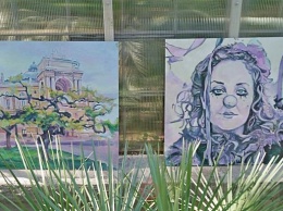 Одесская художница устроила выставку в Ботаническом саду