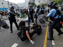 Жители Гонконга пытались штурмовать законодательное собрание страны