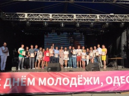 В центре Одессы масштабно отметили День молодежи (фото)