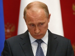 Путина унизили нелепым подарком, появилось видео: «Может туда поплевали?»