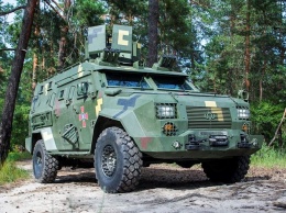 Украинская армия приняла на вооружение бронеавтомобиль "Барс - 8", который производит компания Гладковского "Богдан Моторс"