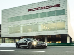 Электрический Porsche Taycan привезли в Шанхай
