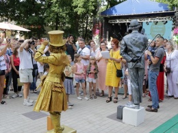 В Летнем театре провели фестиваль живых скульптур