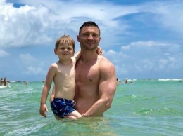 Сергей Лазарев показал милые фото с сыном на пляжном отдыхе