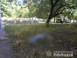 Насмерть: на Салтовке 70-летний мужчина выпрыгнул из окна