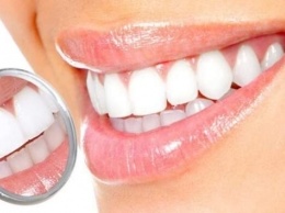 10 продуктов, которые отбеливают зубы не хуже пасты
