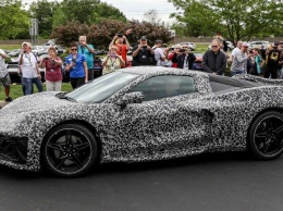 В Сеть слили первую фотографию приборной панели нового купе Corvette