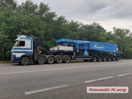 Под Николаевом инспекторы УТБ задержали грузовики с большегрузной техникой и поддельными документами
