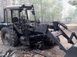 На Луганщине на взрывном устройстве подорвался трактор (фото)