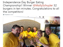 Есть рекорд. Многодетная и худенькая американка съела 32 бургера за 10 минут. Фото