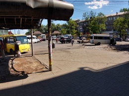 В Днепре площадь Старомостовую очистили от киосков (Фото)