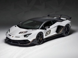 Этот Lamborghini Aventador SVJ с лаунч-контролем извергает столпы пламени из трубы